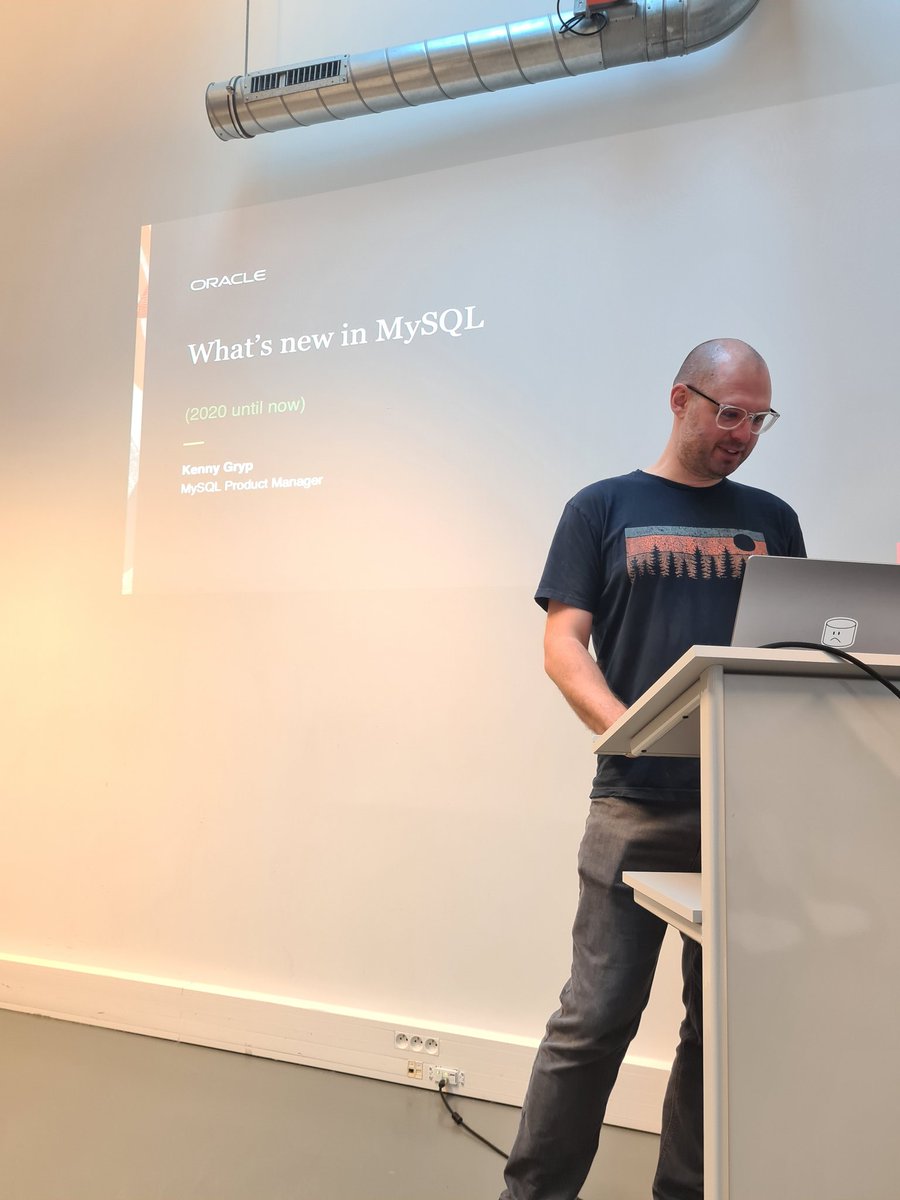 M1guelAraujo's tweet image. @gryp kicks-off the day with the &quot;changelog&quot;
#MySQLDay #FOSDEM2023