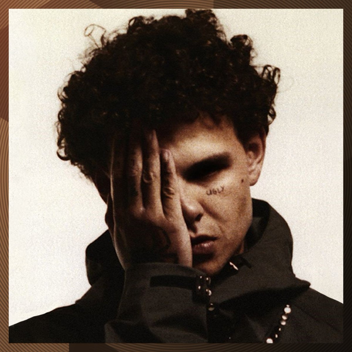 .<a href="/Slowthai/">TYRON</a> has announced his new album ‘UGLY’ mastered by <a href="/CW_AbbeyRoad/">Christian Wright</a> and due out 3 March.

Check out the first single ‘Selfish’ | bit.ly/3jiSgfo

#Slowthai #NewMusic #UGottaLoveYourself