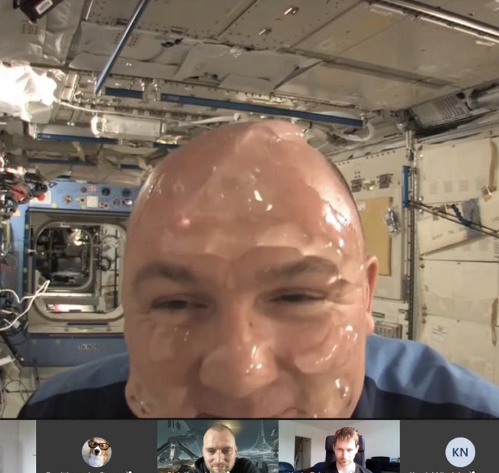 Een #throwback naar onze weekstart van een tijdje geleden, toen André Kuipers (ja ja, de echte) ineens inbelde 🤩 In plaats van een feitje van de dag van een van onze collega's, kregen we een kleine lecture van André over de rol van software in de ruimtevaart! Super tof! #SST
