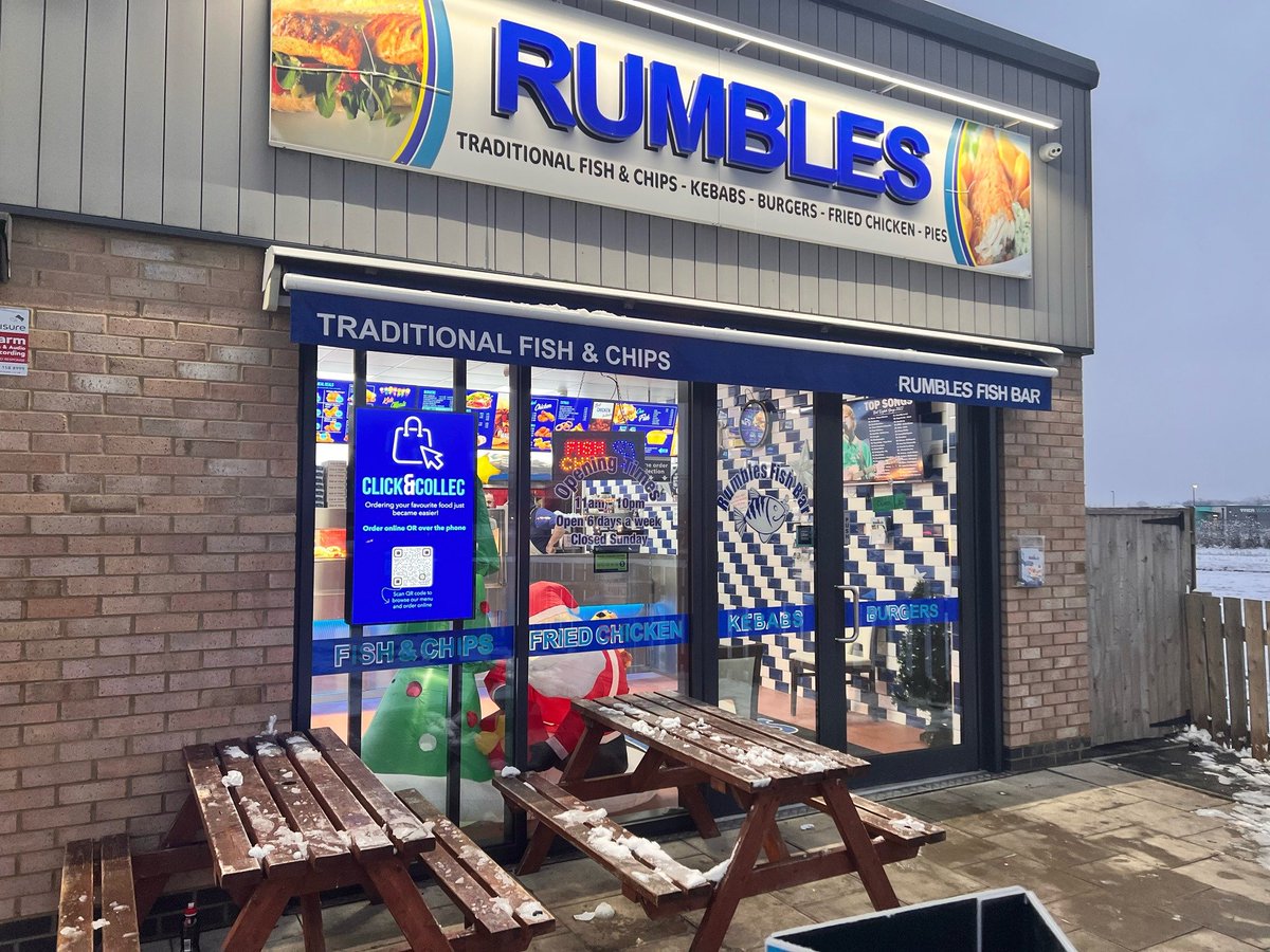SignsBd's tweet image. Find out more about how our #digitalmenus now help Rumbles upsell sides and promotions to their customers 🐟🍟 here: ow.ly/xI8b50MBP9T

With thanks to @Fry_Magazine for the article in their January edition.

#fishandchipmenus #fishandchipshops #menudisplays #menuscreens