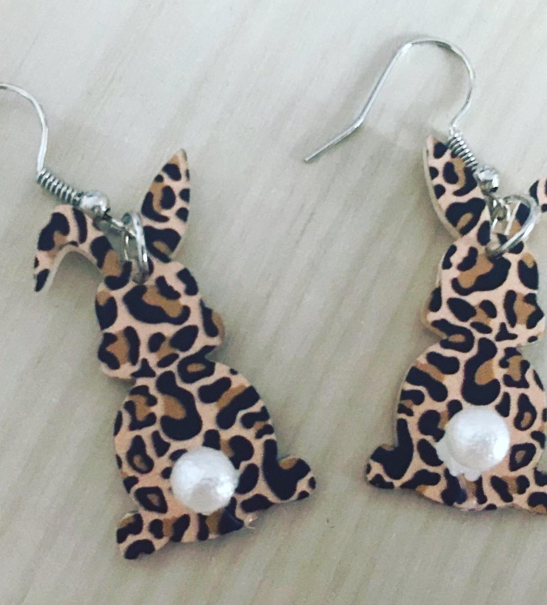 It’s an Easter Bunny day today….. just look at the Pearl tails 🐰

#easter #easterbunny #easterjewelry #easterjewellery #easterjewelrygifts #eastergifts #etsysmallbusinessowner #etsyukshop