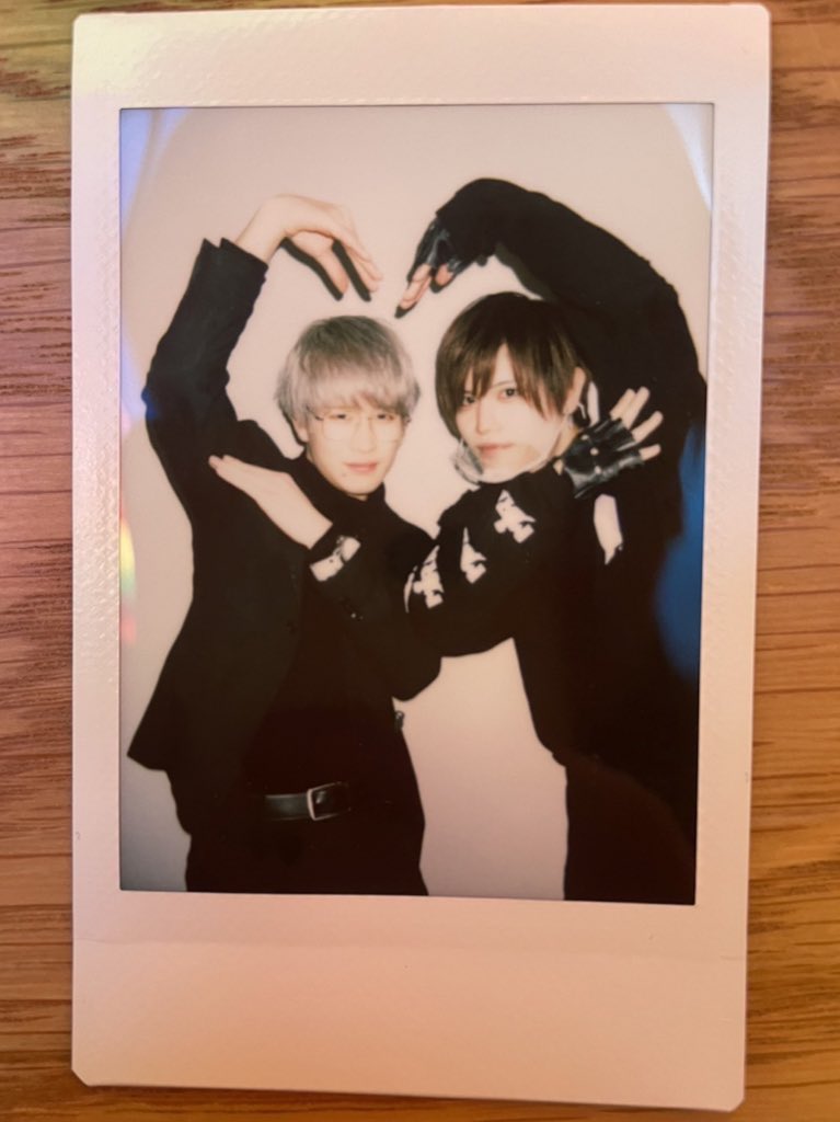 karma_1221's tweet photo. Verbenaのボーカル響生君が遊びに来てくれた！！めっちゃ嬉しかったです！有難う御座いました🎶
ボーカル同士これからも仲良くしてください(＞＜)チェキも有難うww https://t.co/5nSHHHlmEj