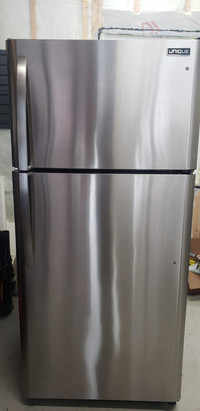 BradleyTim's tweet image. Well, for the camp, we do.  He's got the old "beat up" one but it's missing a bunch of pieces so that got tossed and the new one is in there now. Plus, I'm buying a propane fridge.  For the food? Well, yeah but the ice cold beer is what I'm talkng about.  #WildernessLiving