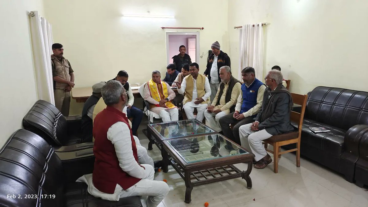 dharmindia51's tweet image. आज निरीक्षण भवन जालौन में जिला अध्यक्ष भाजपा,मा. विधायक गण ,नगर पालिका अध्यक्ष,जिला पंचायत अध्यक्ष,जिला पंचायत सदस्य गण,कोपरेटिव बैंक अध्यक्ष, ब्लॉक प्रमुख गण आदि जनप्रतिनिधियों के साथ परिचयात्मक बैठक कर सामाजिक समस्याओं सहित विभिन्न विषयों पर चर्चा की।
#karagar 
#Homgards