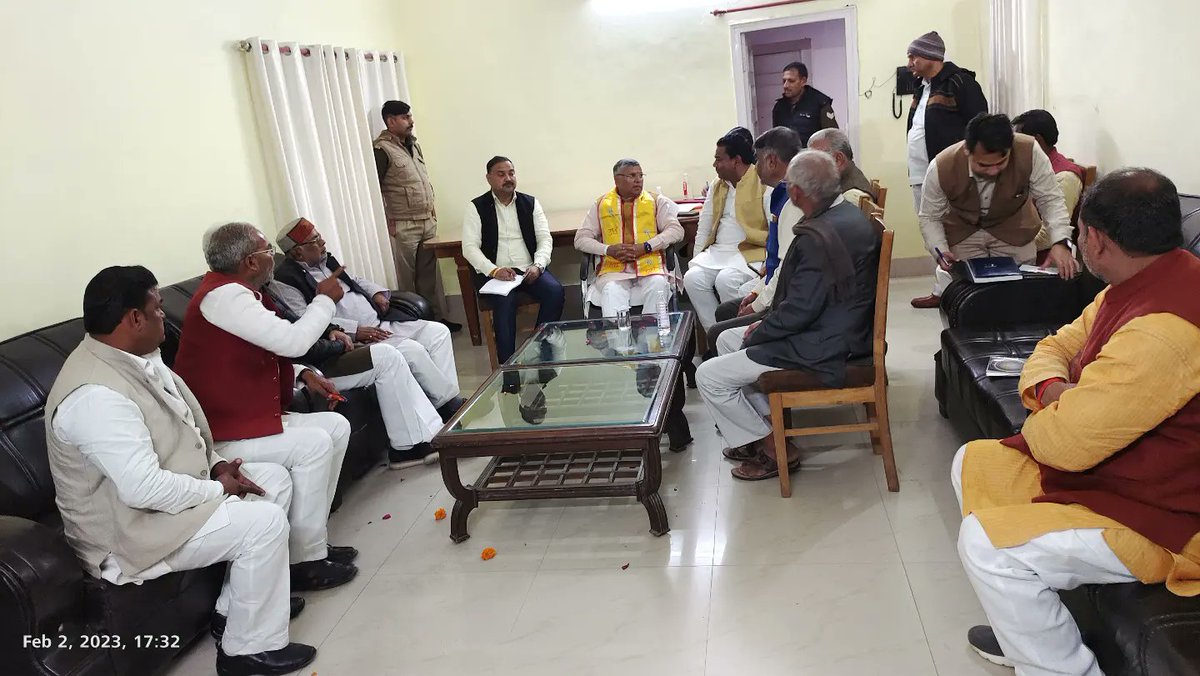 dharmindia51's tweet image. आज निरीक्षण भवन जालौन में जिला अध्यक्ष भाजपा,मा. विधायक गण ,नगर पालिका अध्यक्ष,जिला पंचायत अध्यक्ष,जिला पंचायत सदस्य गण,कोपरेटिव बैंक अध्यक्ष, ब्लॉक प्रमुख गण आदि जनप्रतिनिधियों के साथ परिचयात्मक बैठक कर सामाजिक समस्याओं सहित विभिन्न विषयों पर चर्चा की।
#karagar 
#Homgards