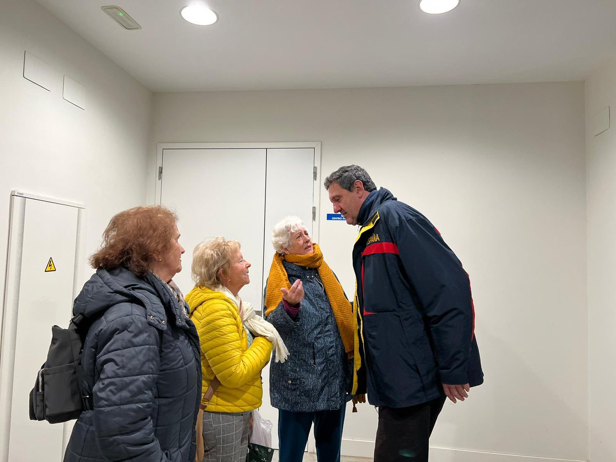 ppbadajozlocal's tweet photo. ▶ Continuaremos trabajando para atender las necesidades de cada barrio. Gracias a la AAVV de Santa Marina por abrirnos, una vez más, las puertas de vuestra asociación y enseñarnos el #marimanta de este año.
Deseamos que todo salga según lo previsto este fin de semana. https://t.co/aqJFLM2zUg