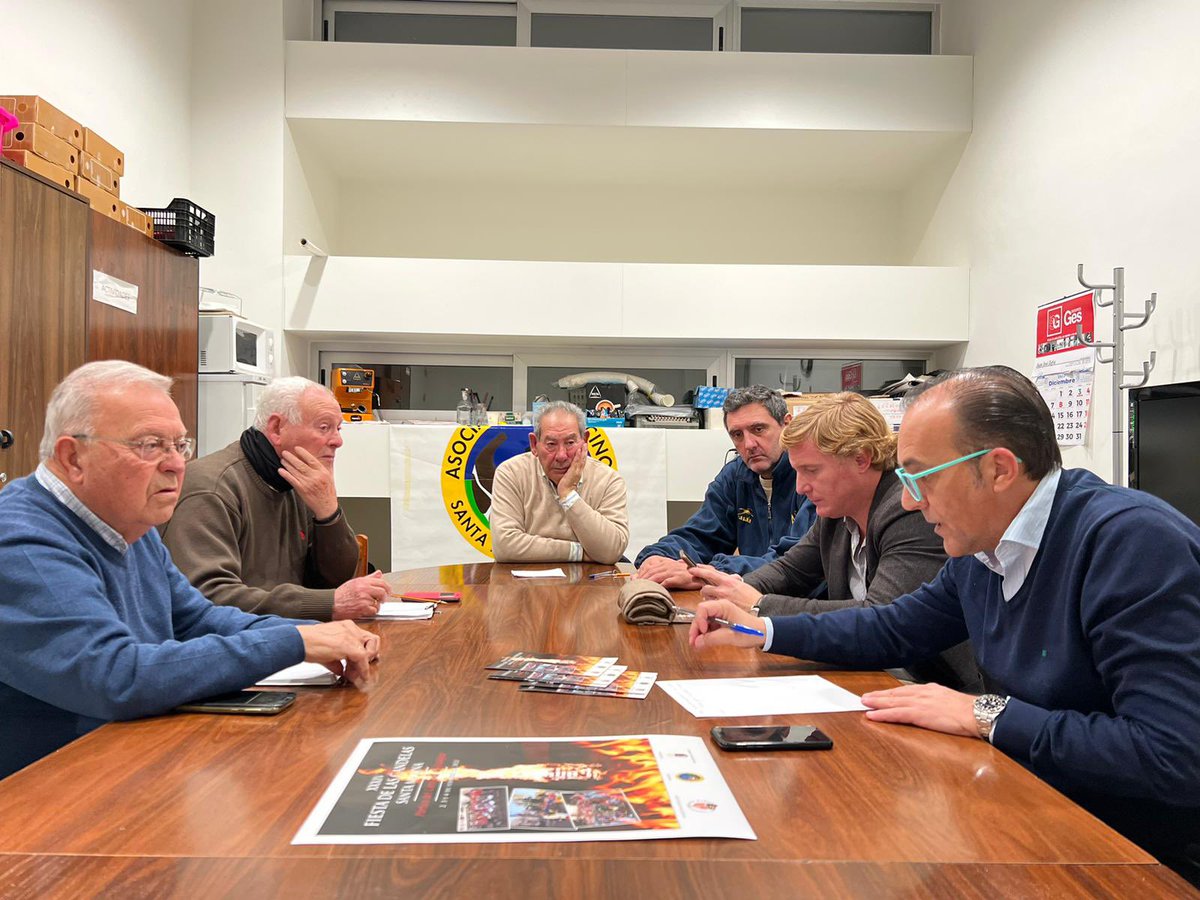 ppbadajozlocal's tweet photo. ▶ Continuaremos trabajando para atender las necesidades de cada barrio. Gracias a la AAVV de Santa Marina por abrirnos, una vez más, las puertas de vuestra asociación y enseñarnos el #marimanta de este año.
Deseamos que todo salga según lo previsto este fin de semana. https://t.co/aqJFLM2zUg
