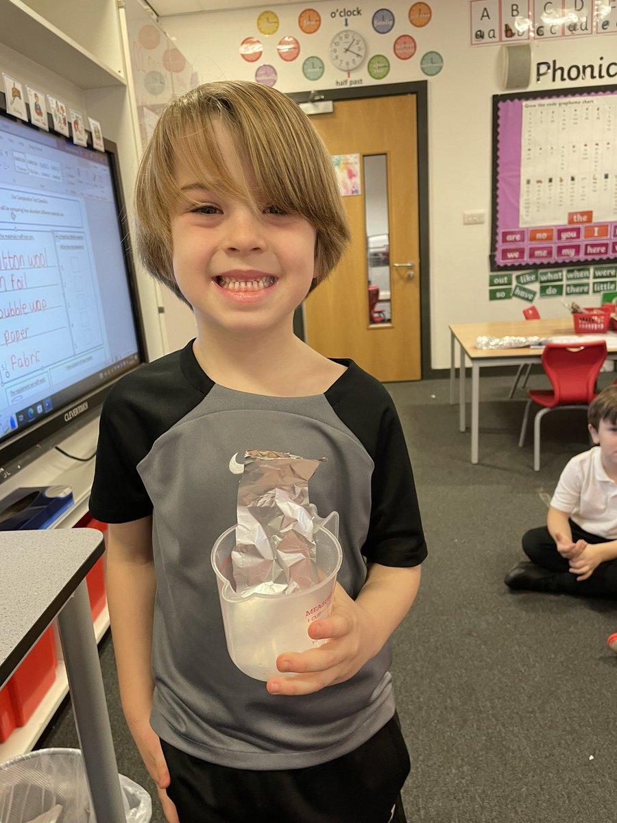 NewParkPrimary's tweet photo. 1B in Science our topic is materials. Today we have been experimenting with the most absorbent material #NP_SCIENCE #NP_1B https://t.co/aAvM0nuM3H