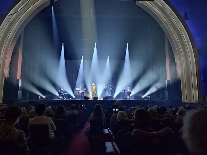 Lenaguitariste's tweet photo. Quel concert au grand rex ! Beaux souvenirs !!! 🥰✨❤️🎶🎸⚡️⭐️✨ https://t.co/z50kY68xVQ