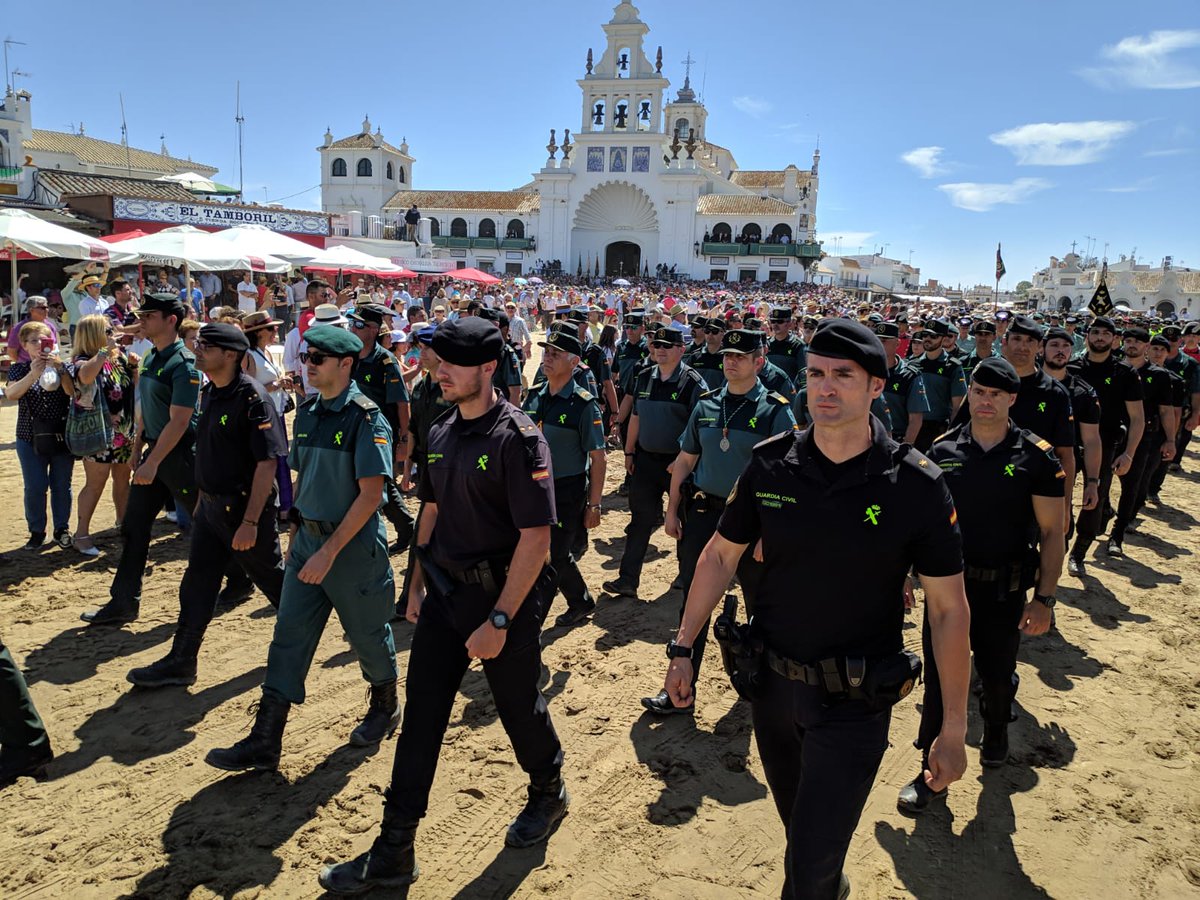 El Rocío (Huelva) refuerza su seguridad este fin de semana con motivo de la celebración de la Candelaria, con el "aumento" de efectivos de #FFCCSE "no solo del Ayuntamiento" sino también de Policía Nacional y Guardia Civil de Andalucía

europapress.es/andalucia/huel…

#Almonte #ElRocio