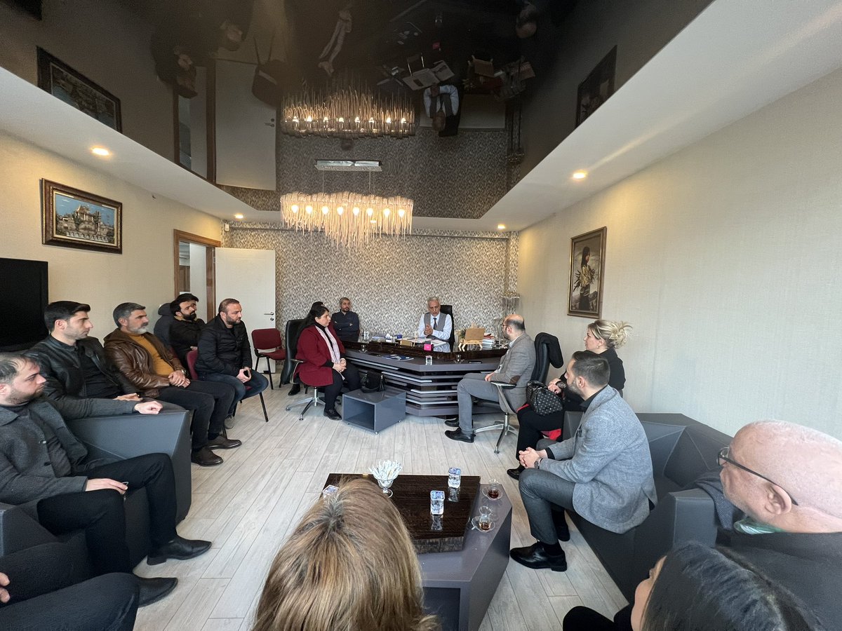 Bugün <a href="/diyarbakirdeva/">Deva Partisi Diyarbakır İl Başkanlığı</a> il ve ilçe teşkilatları olarak Sağlıkta Atılım Eylem Planımızı anlatmak üzere Diyarbakır Eczacı Odası Başkanlığı'nı ziyaret ettik.

Misafirperverliklerinden ötürü Oda Başkanı Mahmut Sert ve Yönetim Kurulu Üyelerine teşekkür ederiz.

#SağlıktaAtılım