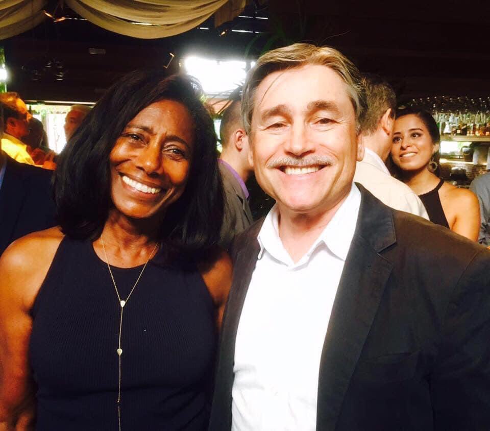 Perdi um colega e amiga, la jornalista Glória Maria.Em meus 58 anos de trabalho,tive o prazer de estar com ela no ambiente de trabalho,muitas vezes.Ela sempre né prestigiou como colega e amiga verdadeira.Que Deus conforte o coração da família dela!
#gloriamaria #jornalismo