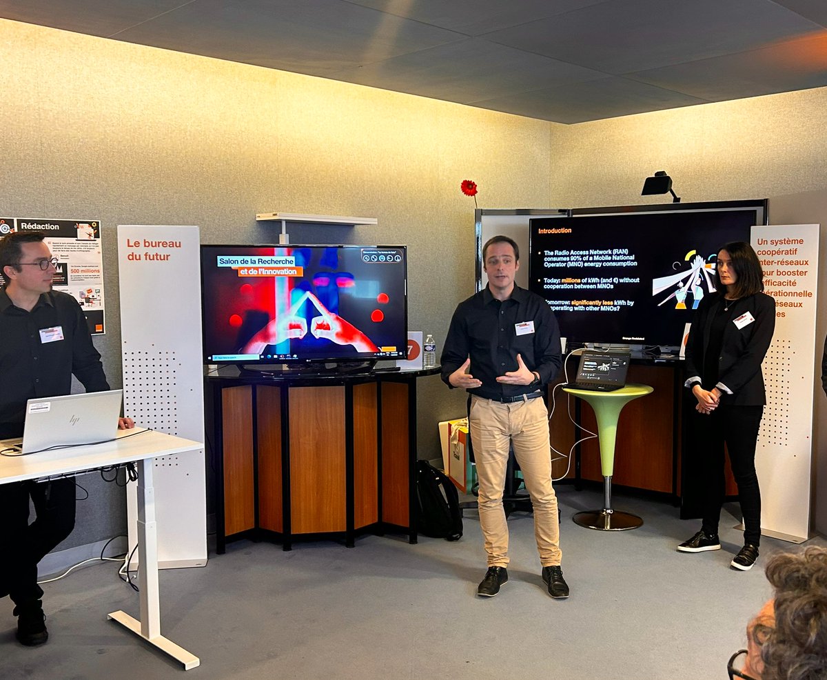 Le bureau du futur
Plus seulement #ergonomique, mais #intelligent : quand le bureau devient un compagnon du bienêtre au #travail.

#Data #lA #Lannion #Lifeatorangelannion