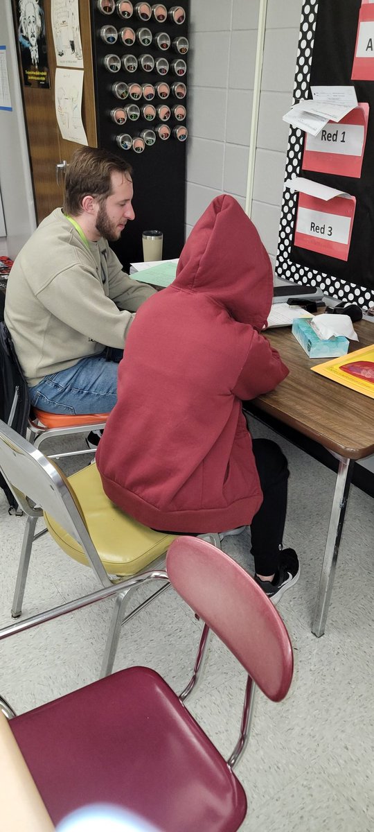 ColonisMath's tweet photo. @IndianaGEARUP @jeff_principal
Love having Alex from GEAR UP in my Calculus class. While I'm working on current content, Alex reviews past tests with students one-on-one! https://t.co/TVBDx3VNUX