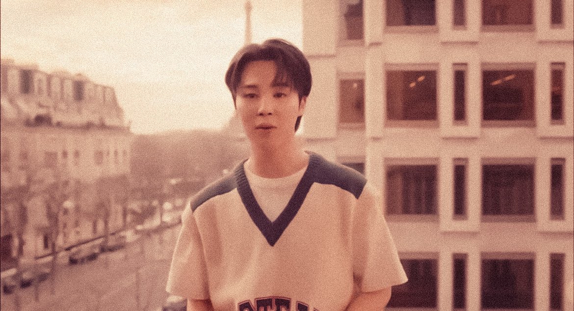 PJM_vocal's tweet photo. park jimin in paris looks so breathtaking— 232001 ♡ https://t.co/12JuTRoq4s