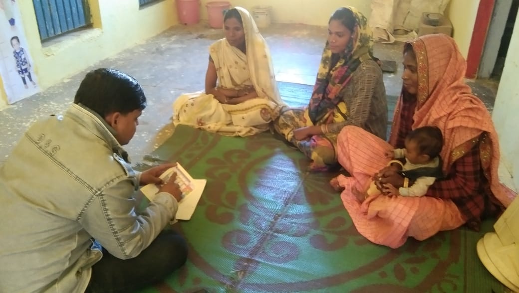 ShaktishaliS's tweet image. मातृ एवं शिशु सुरक्षा कार्ड के माध्यम से माताओं को संपूर्ण टीकाकरण के बारे में बताया गया

Mothers were told about complete vaccination through Maternal and Child Protection Card

#vaccinationeducation #mother #protectioncard #womensupportingwomen #EmpoweringWomenTogether