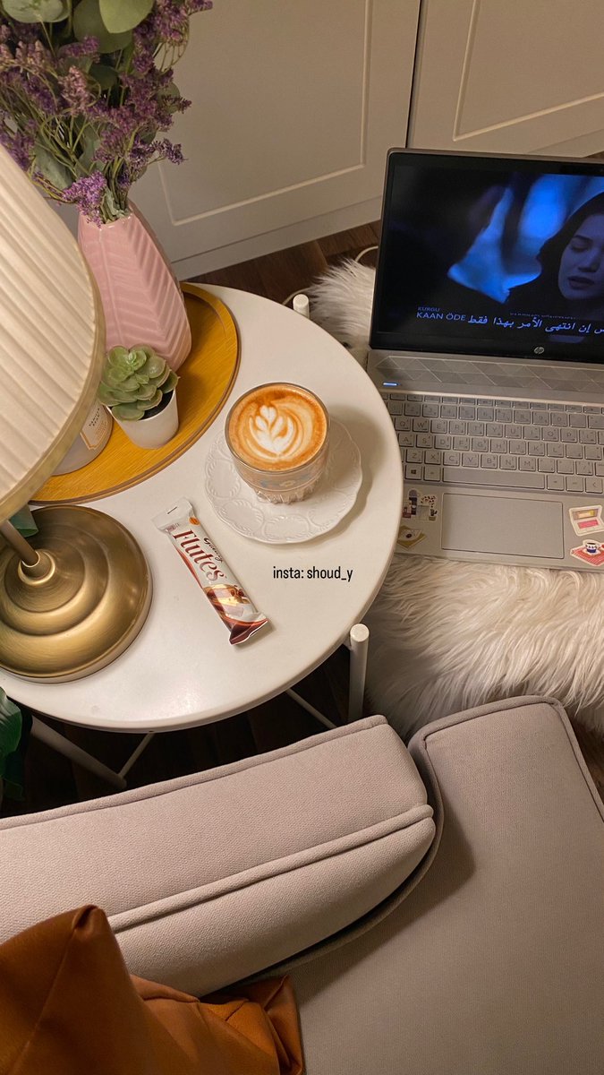 shoud_y's tweet photo. يعيش المِرء في ظل مسرّاته دائمًا🧡✨.
#قهوة_المساء #قهوتي #قهوه #اقتباسات #اقتباسات_سنابيه #سنابيات https://t.co/xmE3Y1bLpd