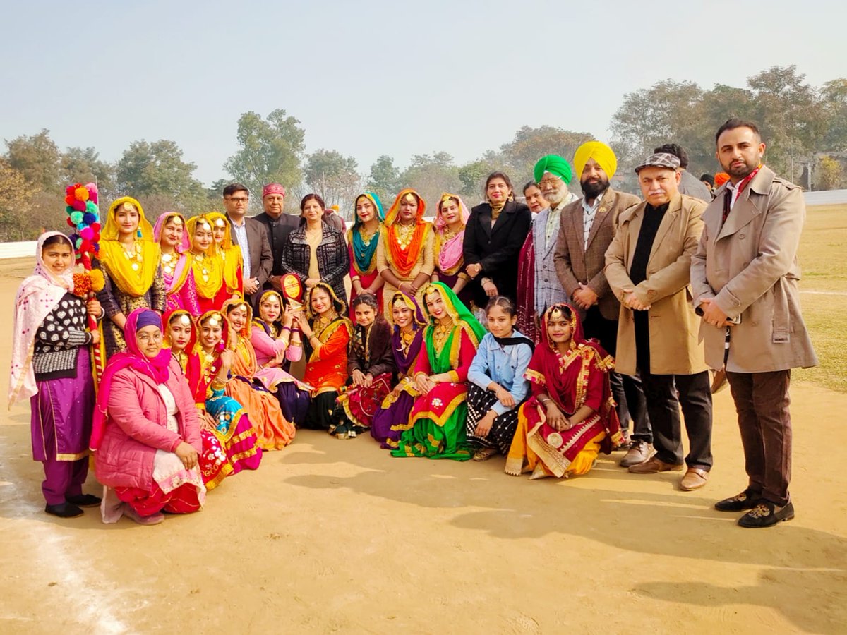 RrbawaCollege's tweet photo. Students of RR Bawa DAV College for Girls presented Vibrant Gidha Performance in Rajiv Gandhi Stadium, Batala on Republic Day 2023. The performance was appreciated by one and all. SDM Dr Shayari Bhandari honoured the team on the occasion.

#rrbawadav 
#Gurdaspur 
#davcmc https://t.co/aB7xo6YEbP