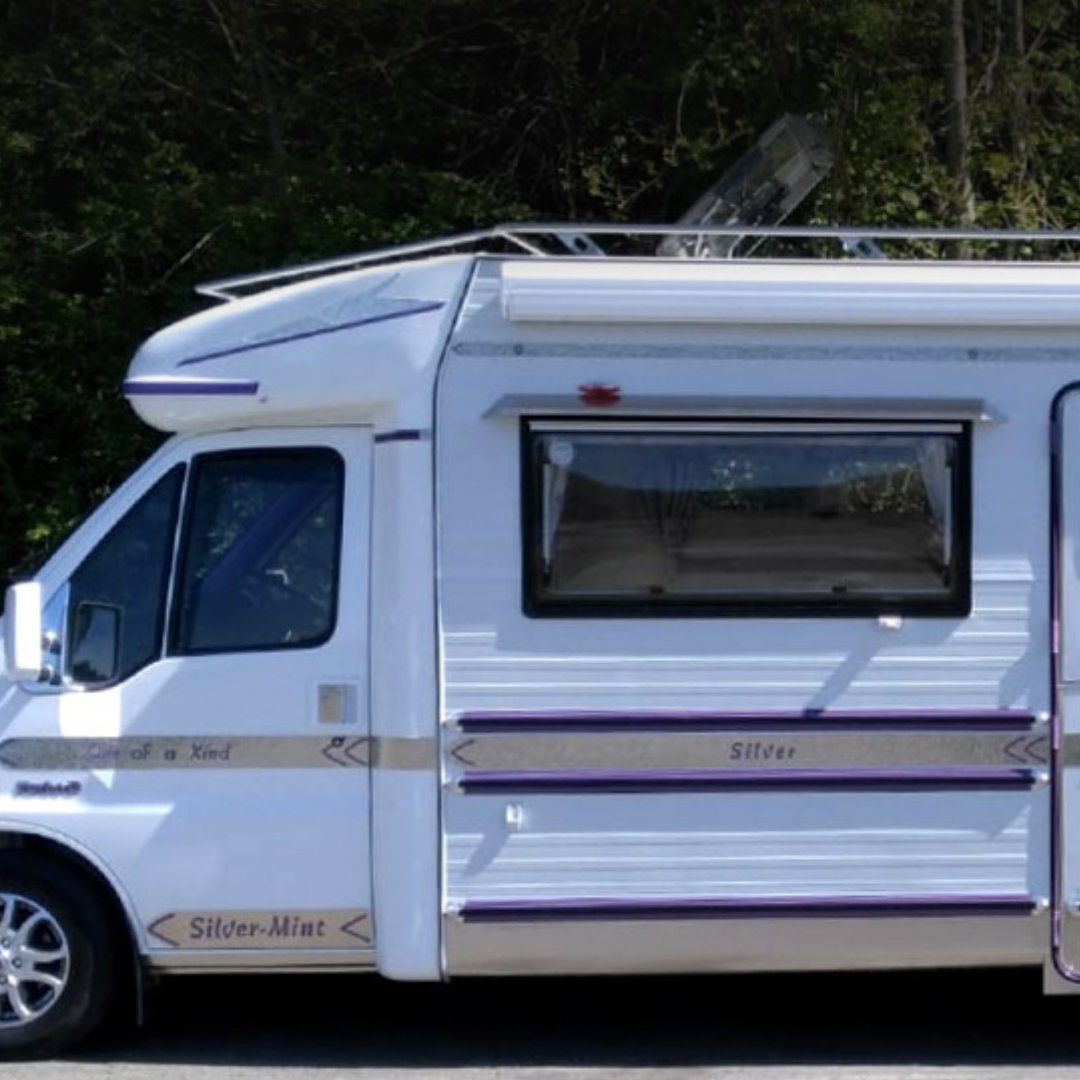WindowKanopy's tweet image. 👀 Take a look at the Window Kanopy on this motorhome...

Available in a range of standard colours to suit your motorhome, you'll see the rain running off the Window Kanopy instead of down your windows and into any gaps in the seals.