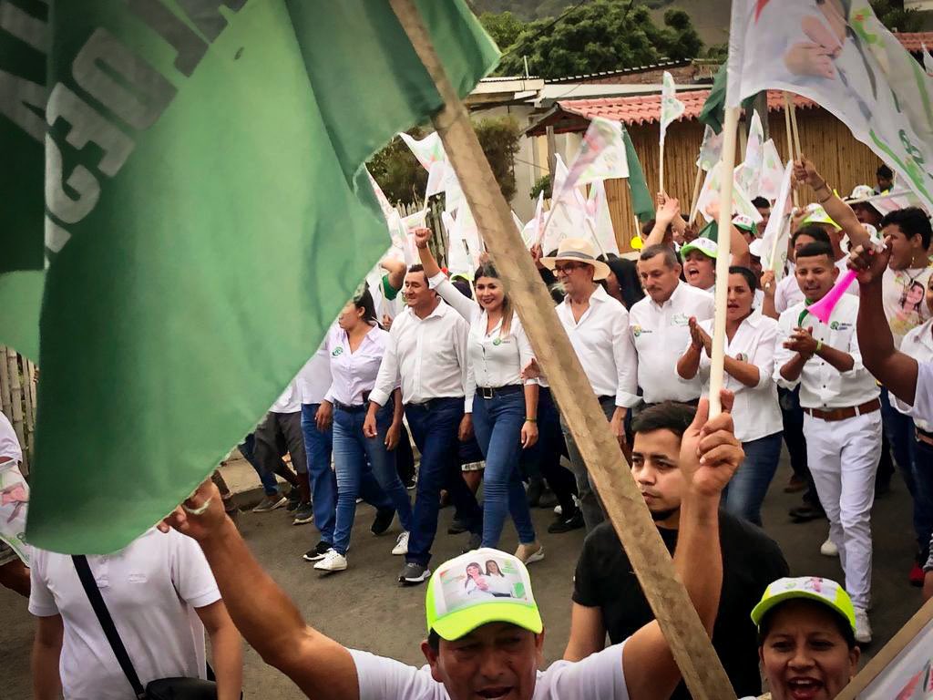 ManabiUnidad's tweet photo. Es el momento de empezar para que las familias juninenses logren una mejor calidad de vida, con Agustín Casanova y Rossana Cevallos a la Prefectura de Manabí. https://t.co/OSoZBadHAS