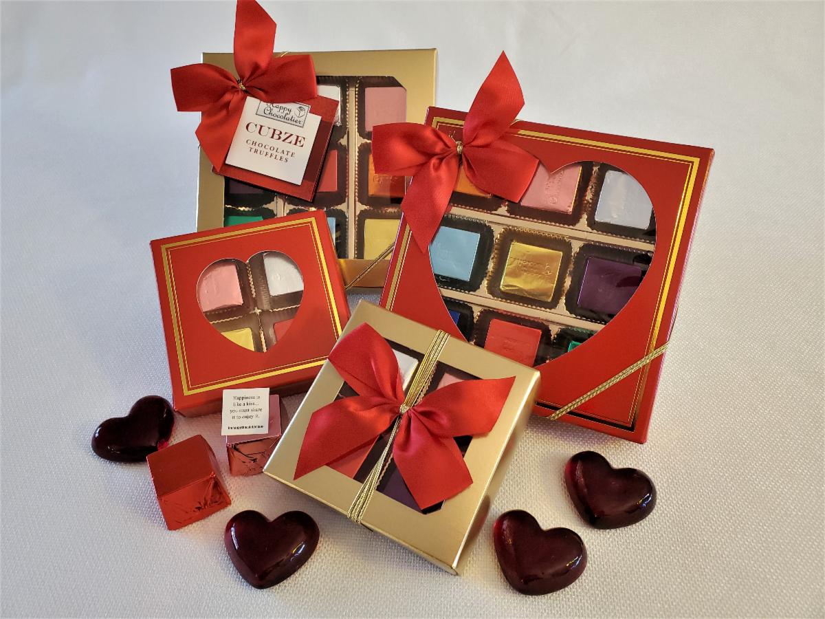 HappyChoclatier's tweet photo. 12 days until Valentine's Day! Who's on your list?

Gift boxes in all sizes and shapes - order at: https://t.co/DfAMQfAx9v

#spreadchocolatehappiness #valentinesday #valentine #bemine #love #chocolate https://t.co/477mivgzIc