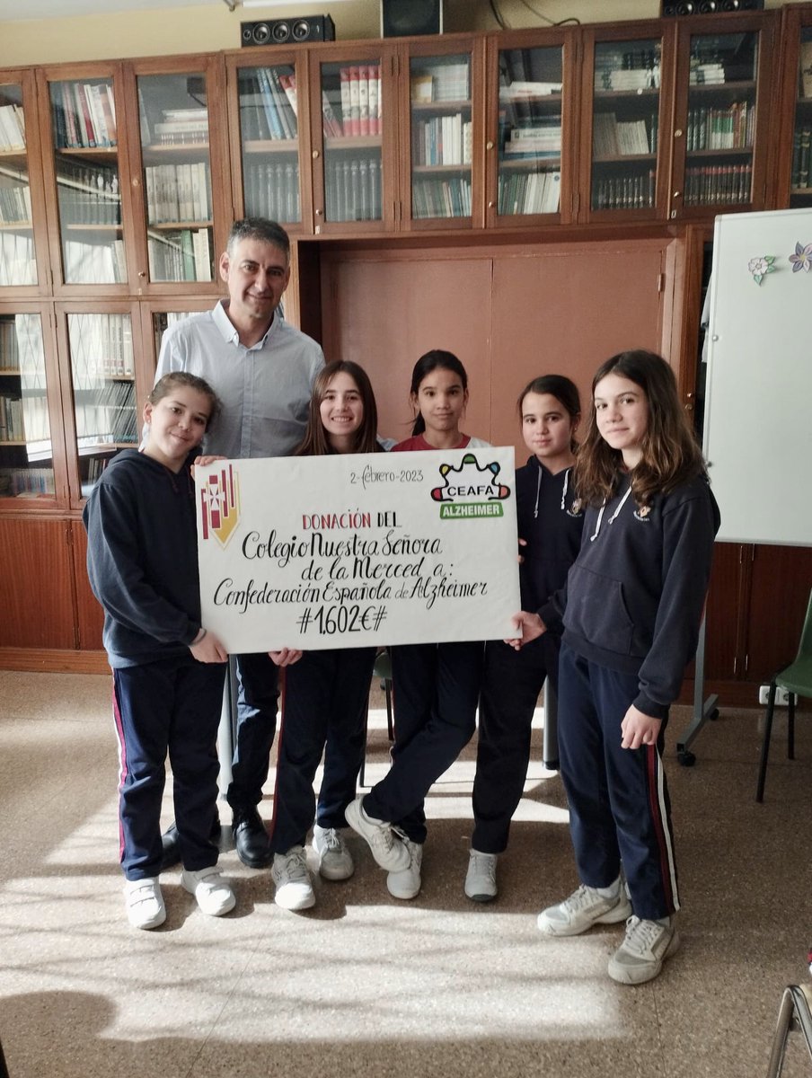 colemercedmad's tweet photo. Hoy, la Fundación CEAFA (Confederación Española de Alzheimer) ha visitado a los alumnos de 6°EPO de nuestro cole. 

El colegio organizó una rifa solidaria en la que se consiguió 1602€, y los alumnos decidieron donarla a esta Confederación 

Orgullosos de ser Corazón de Merced https://t.co/IXuokZ8CfZ