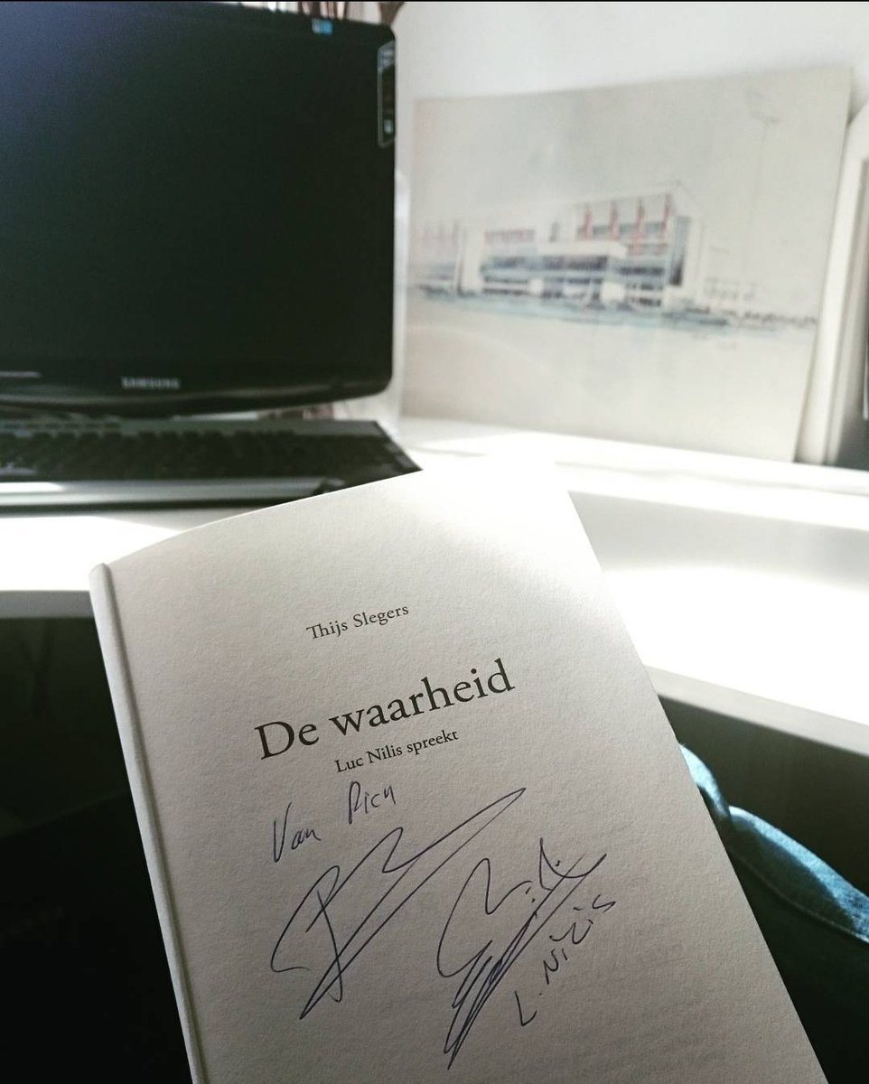 RickStruik's tweet photo. @thijsslegers Dit is wel de hardste waarheid om mee te moeten dealen Thijs 😔. Wens je veel sterkte maar vooral nog vele mooie momenten met je naasten! 

Je blijvende, prachtige document over m'n jeugdheld zal vanuit de boekenkast ongetwijfeld weer 'ns tevoorschijn komen. Voortleven zul je! https://t.co/OmF6mqZYK8
