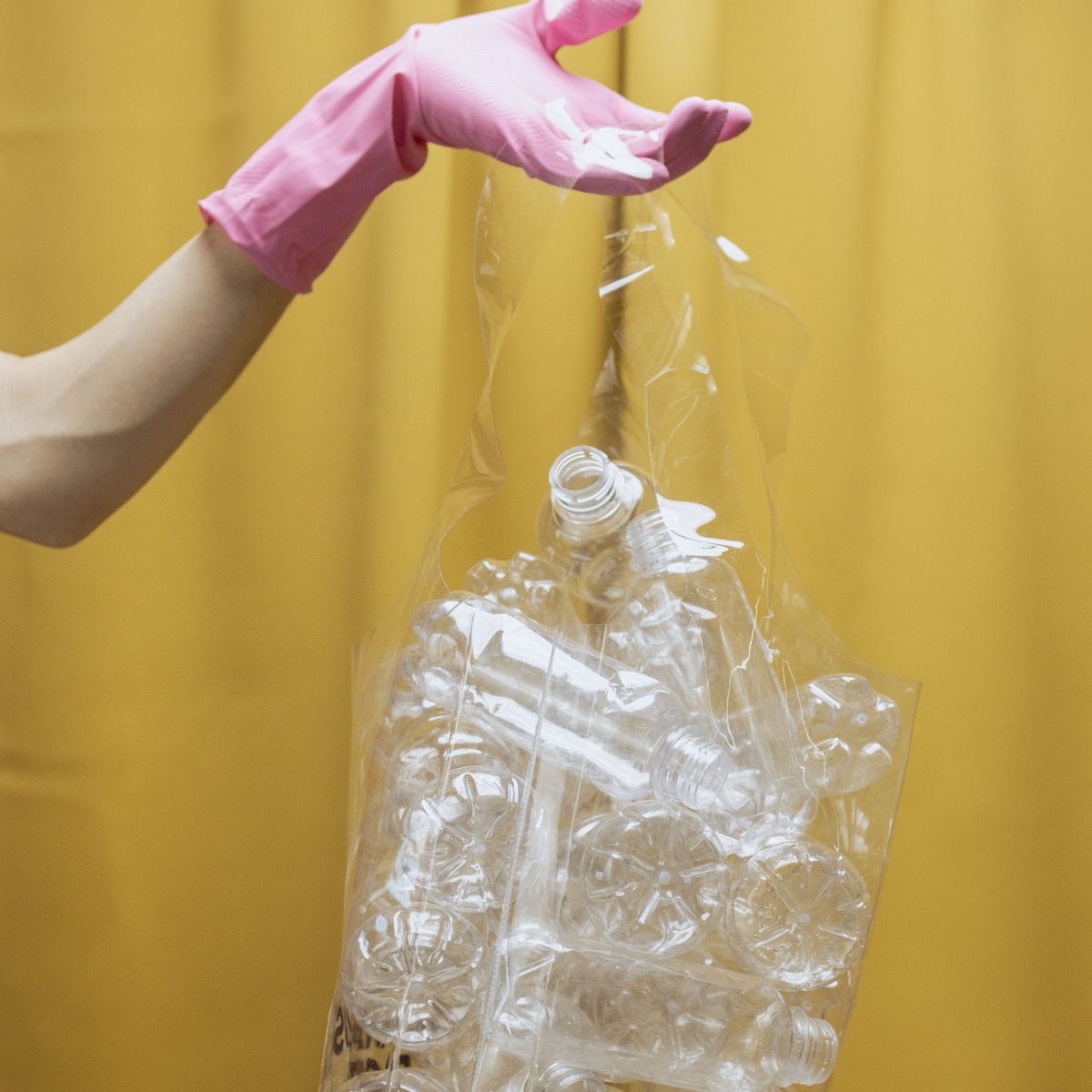 MiradaCircular_'s tweet photo. Hoy en 📰@revistaretema
@ambilamp_  y #Ambiafme en colaboración con #ADIME y #AFME elaboran las guías sobre el impuesto de los envases de plástico. Con el objetivo reducir residuos y fomentar el reciclado de estos envases, apoyando la circularidad.
Léelo👇
https://t.co/slgMeAbMx5 https://t.co/2tcqGaZFET