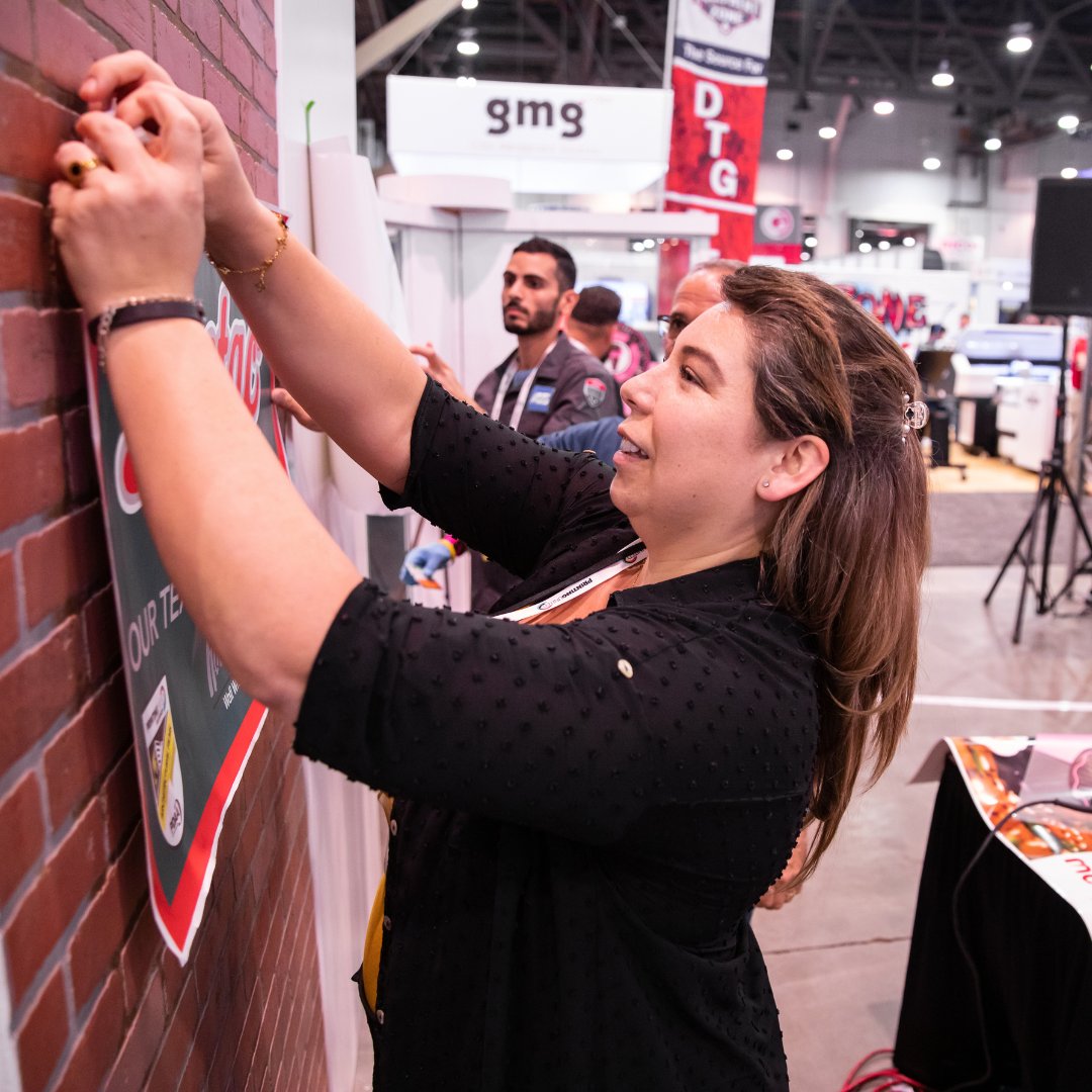 Looking back through moments from #PRINTINGUnitedExpo 2022. Can you believe that #PRINTINGUnitedExpo 2023 is practically around the corner? We sure can!

So, tell us... What are you looking forward to seeing and experiencing at this year's show? 🍑🖨️

#ThrowBackThursday #Printing