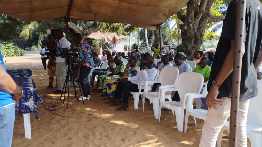 UICN_PACO's tweet photo. L’Agence Béninoise pour l’#Environnement (ABE) est mobilisée autour des ONGs et des acteurs étatiques de la conservation pour la célébration de la journée mondiale des zones humides à Hiô.
#Benin #JMZH #PAPBio C1-Mangroves https://t.co/IjfI7XE90w