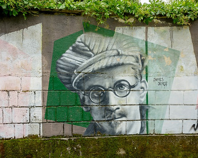 'La vida es demasiado corta para leer un mal libro'
'Los genios no cometen errores.Sus errores son siempre voluntarios y originan algún descubrimiento”
 'Ahora es el tiempo oportuno.Ahora es el momento'
Reflexiones de #JamesJoyce, nació 2-2-1882
#Ulises #FinnegansWake #Dubliners