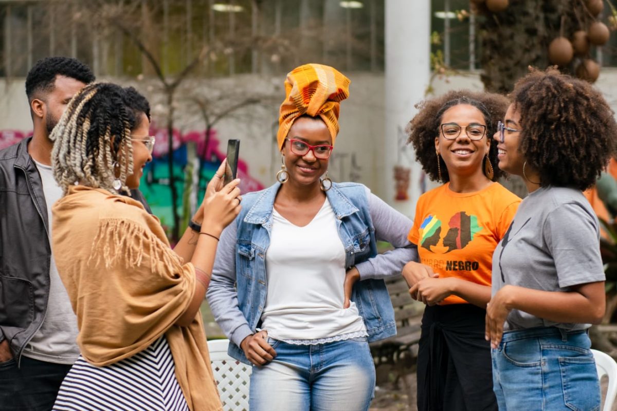 ufrj's tweet image. A Reitoria da UFRJ, por meio da Portaria nº 438/2023, instituiu a Ouvidoria da Mulher, no âmbito da Ouvidoria-Geral da Universidade; órgão funcionará na Cidade Universitária e contará com atendimento presencial e remoto. bit.ly/3HTbNfW

#ufrj #ouvidoria #mulher