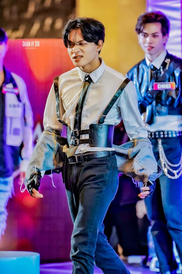 Noonaremz87's tweet photo. Vote for REYSTER in the Dream Maker Finale soon! 💜
#reySTARlight #LIMELIGHT #DreamMaker_REYSTER https://t.co/ybFOma60ge