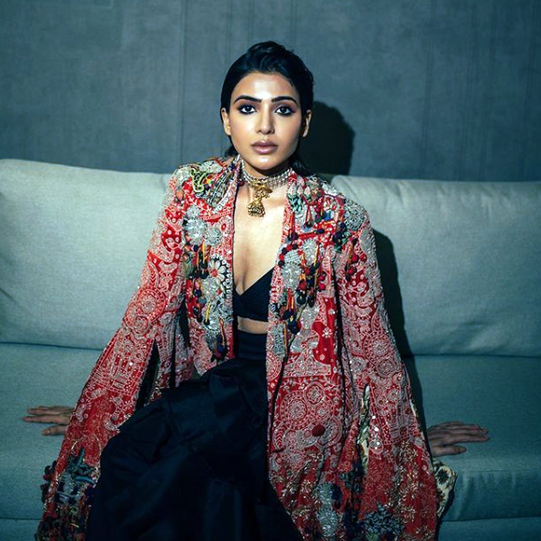 BollywoodTime16's tweet photo. Samantha Ruth Prabhu posts An Official Apology to Vijay Deverakonda Fans on Twitter😱

Read the full article- https://t.co/OaygIX79zP

#samantharuthprabhu  #official #apology #vijaydeverakonda #actor #actress #model #star #south #indian  #flued #gossip  #bollywoodtimes11❤️ https://t.co/Wek7P0rPWh