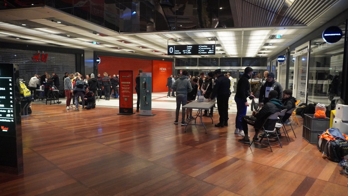 #RetourSur l'exercice de sécurité civile organisé en station de métro #LilleFlandres du 17 au 18/01/23. 
Objectif : mettre les services en situation d'intervention au plus proche de la réalité et tester l'efficacité des procédures d'alerte et l'articulation interservices.