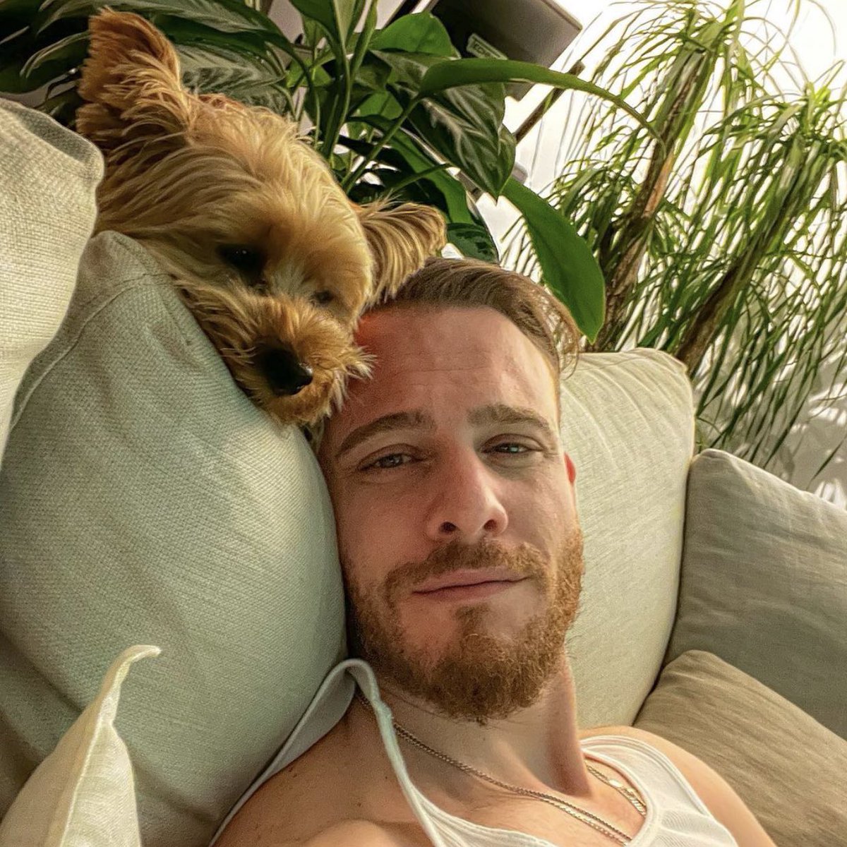 Mynameis__anita's tweet photo. Trovate qualcuno che vi ami e guardi come Kerem fa con Hector! 🥹🫶🏻 https://t.co/zZuJuz2Dz9