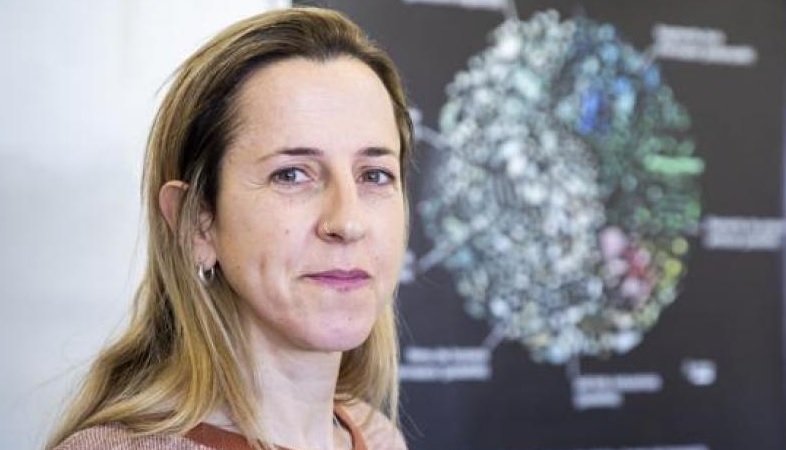 Universitat de Barcelona (@unibarcelona) on Twitter photo #RecercaUB | 📢 Ja es pot votar el Premi Vanguardia de la Ciència!
🌊👩🏼🎓 Entre les 10 científiques finalistes hi ha Anna Sànchez-Vidal (<a href="/aneguet77/">Anna Sanchez Vidal</a>), seleccionada pels seus estudis sobre els microplàstics al mar.
Us animem a votar-la! 💪💪
👉 bit.ly/3HOuXTU #RecercaUB | 📢 Ja es pot votar el Premi Vanguardia de la Ciència!
🌊👩🏼🎓 Entre les 10 científiques finalistes hi ha Anna Sànchez-Vidal (<a href="/aneguet77/">Anna Sanchez Vidal</a>), seleccionada pels seus estudis sobre els microplàstics al mar.
Us animem a votar-la! 💪💪
👉 bit.ly/3HOuXTU