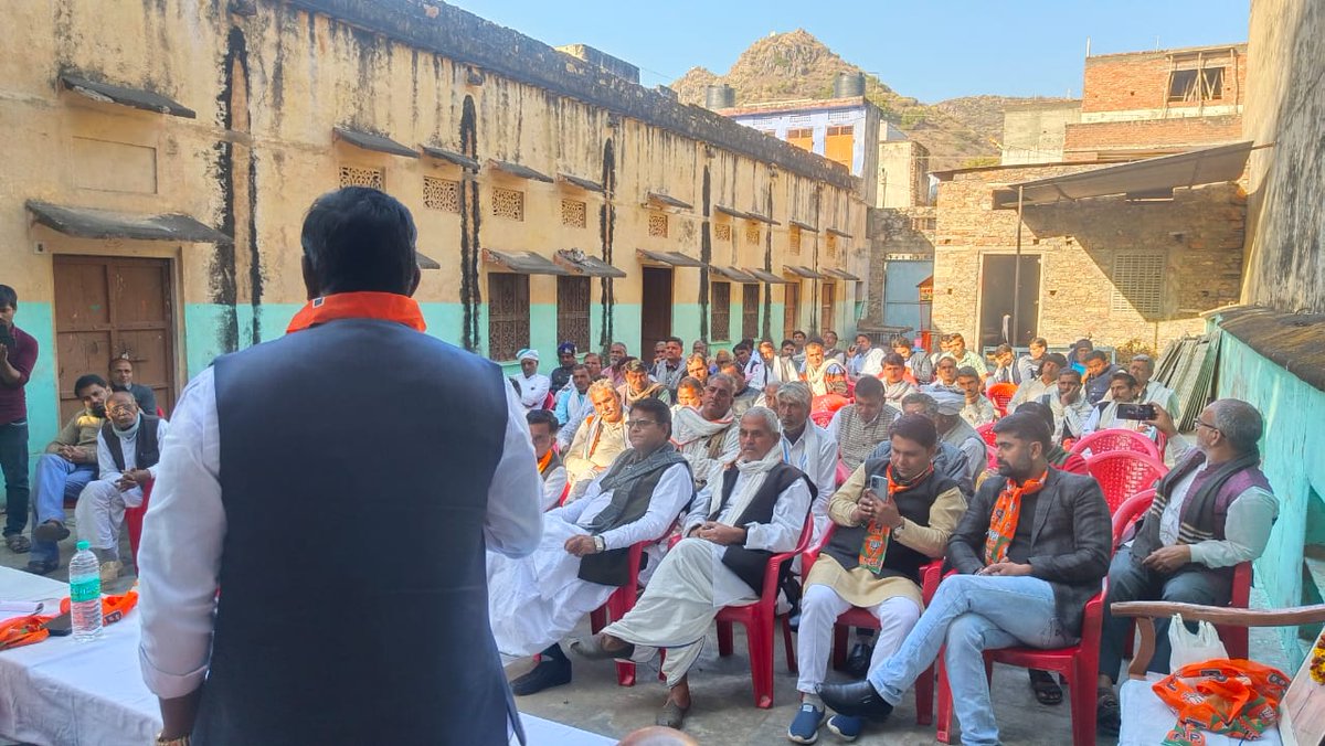 Rambilas4BJP's tweet photo. 12 फरवरी को प्रस्तावित यशस्वी प्रधानमंत्री श्री @narendramodi जी की सभा को लेकर आज लालसोट शहर के बड़ाया धर्मशाला में भाजपा कार्यकर्ताओं की बैठक आयोजित कर पीले चावल बांटे गए। इस दौरान सभा को लेकर कार्यकर्ताओं को जिम्मेदारी दी गई। #bjplalsot #BJP #PMModij @BJP4Rajasthan https://t.co/sf4EZ5RahU