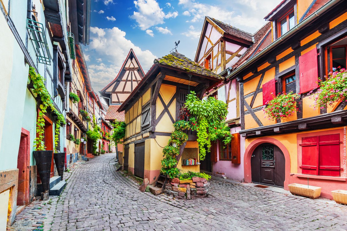 Alsace's tweet photo. L’Alsace désignée 1ère dans le TOP des lieux les plus accueillants de France !! 🏆😍 https://t.co/zQ7hEnAU9r #Alsace #VisitAlsace https://t.co/QeI1qtOnjl