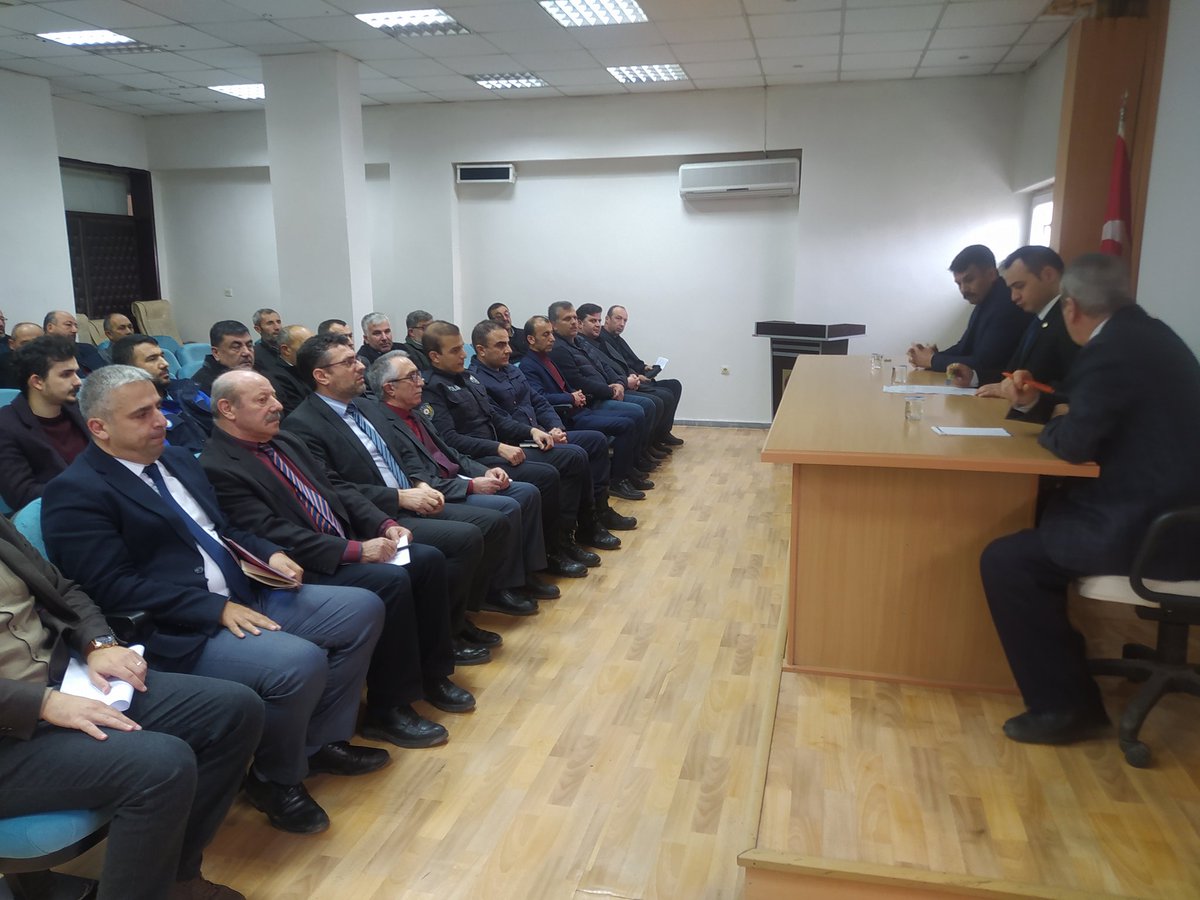 TarakliKaymakam's tweet photo. Kaymakamımız Sn. Halis HACIİSMAİLOĞLU başkanlığında, Kamu Hizmetlerinin Vatandaş Odaklı Sunumu 2022 Yılı Değerlendirme ve 2023 Yılı Planlama Toplantısı, Belediye Başkanı Sn. İbrahim PİLAVCI,Kamu Kurum ve Kuruluşlarının Amirleri ve Muhtarlarımızın katılımlarıyla gerçekleştirildi. https://t.co/ZxZdmfkHzq