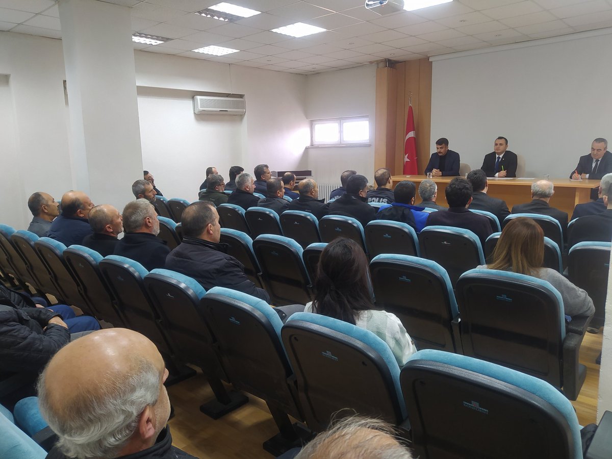 TarakliKaymakam's tweet photo. Kaymakamımız Sn. Halis HACIİSMAİLOĞLU başkanlığında, Kamu Hizmetlerinin Vatandaş Odaklı Sunumu 2022 Yılı Değerlendirme ve 2023 Yılı Planlama Toplantısı, Belediye Başkanı Sn. İbrahim PİLAVCI,Kamu Kurum ve Kuruluşlarının Amirleri ve Muhtarlarımızın katılımlarıyla gerçekleştirildi. https://t.co/ZxZdmfkHzq