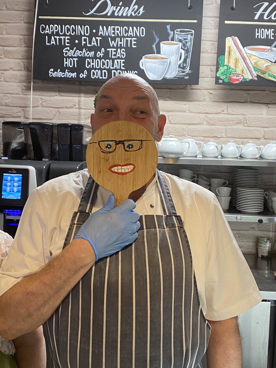 RhonaPPWH's tweet photo. Our #BargaCree Chef Stuart leading the way in friendly customer service π€£@PPWHospice https://t.co/PqXsVuLlU1
