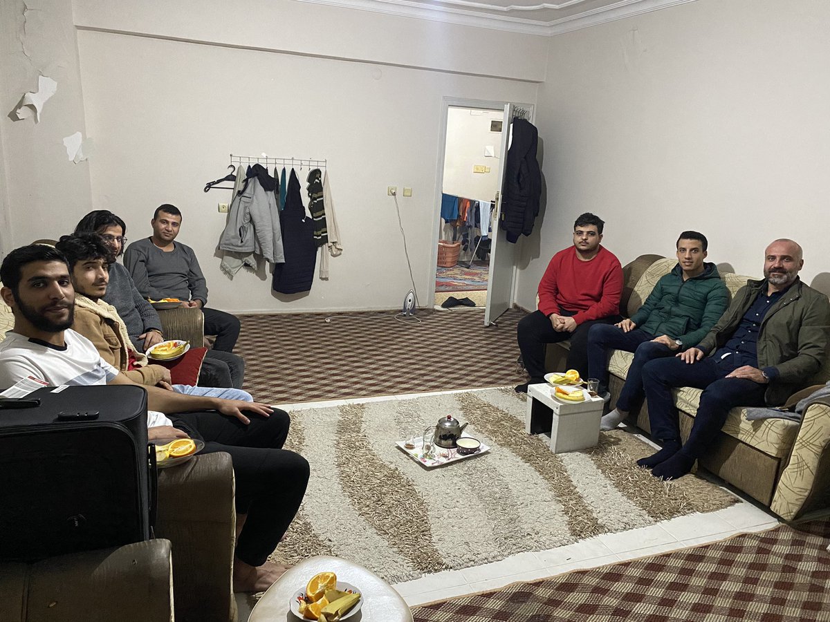 batmanbatuder's tweet photo. Yemenli öğrencilerimizi evlerinde ziyaret ettik. Hasbihal ettik, sorunlarını dinledik. Sıcak ve samimi karşılamaları için teşekkür ederiz. 🇾🇪 🇹🇷 
#bizbirmilletiz https://t.co/RXYEfBnY1J