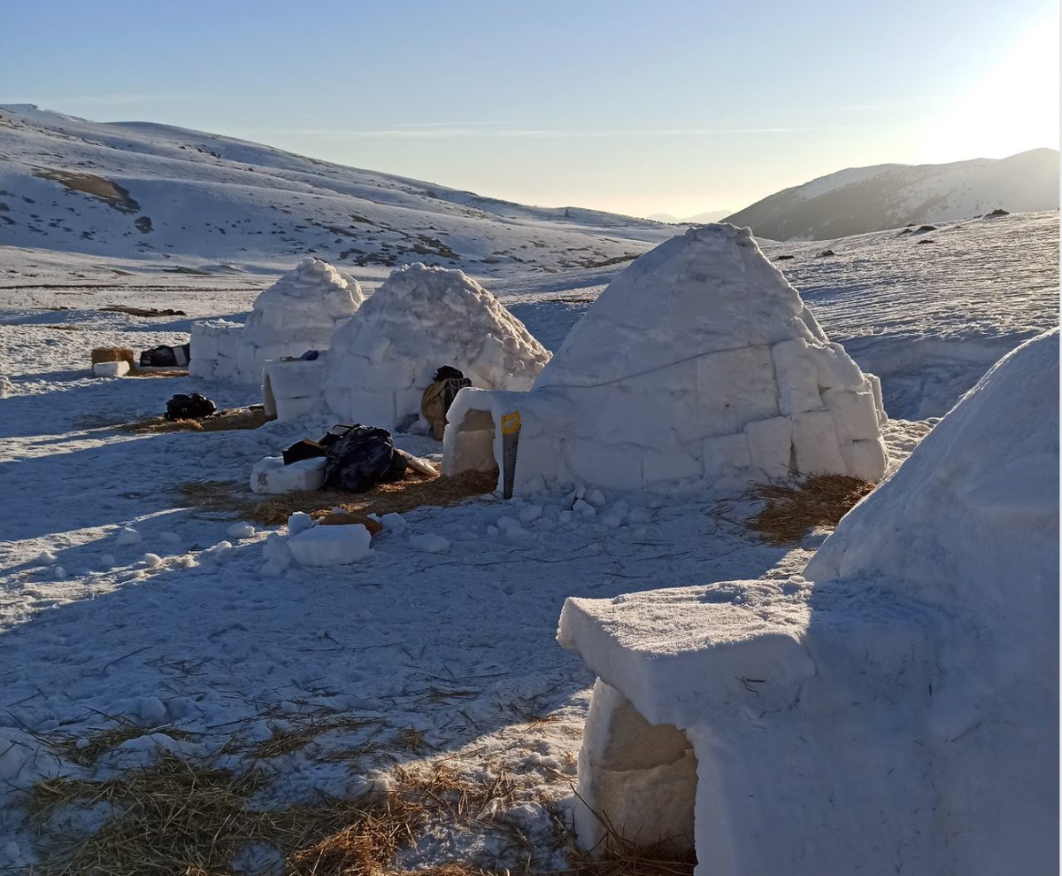 PanxingC's tweet photo. Tornen els iglús a la Cerdanya de la mà d' @Ohmamiglu  ❄️ 🙌🏼

Arquitectura de gel, xocolata i gresca en un entorn privilegiat al bell mig de la muntanya 🏔️ 🫶🏼

Pots consultar tota la informació a la nostra pàgina web o al pànxing de febrer! 
🔗 https://t.co/KIF58mc5Qw https://t.co/NSuBNhvfAI