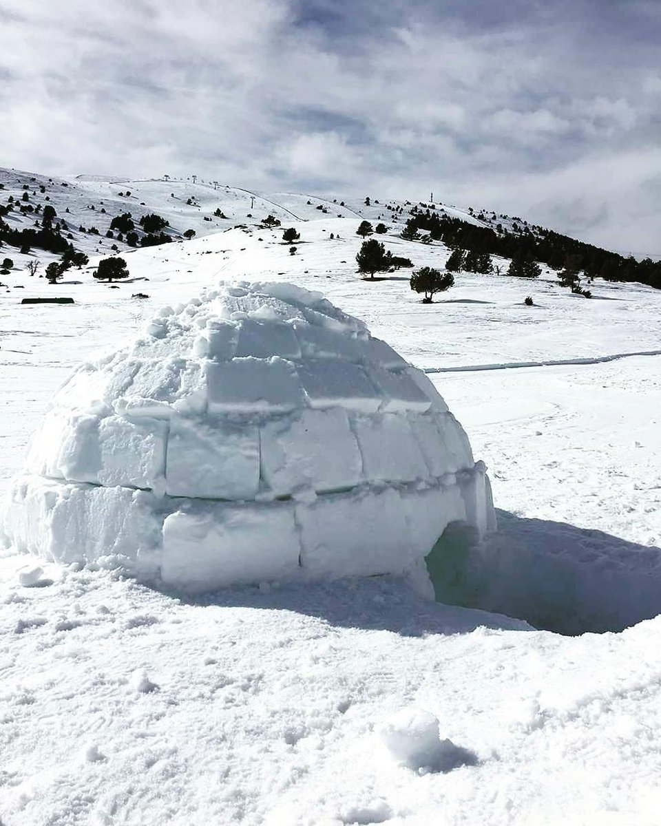 PanxingC's tweet photo. Tornen els iglús a la Cerdanya de la mà d' @Ohmamiglu  ❄️ 🙌🏼

Arquitectura de gel, xocolata i gresca en un entorn privilegiat al bell mig de la muntanya 🏔️ 🫶🏼

Pots consultar tota la informació a la nostra pàgina web o al pànxing de febrer! 
🔗 https://t.co/KIF58mc5Qw https://t.co/NSuBNhvfAI