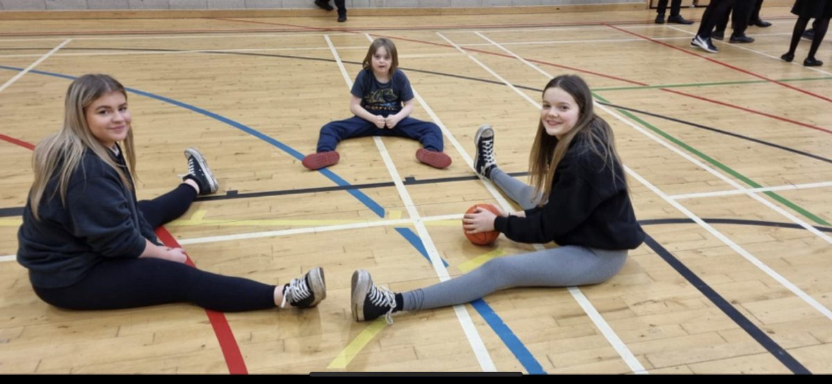 Miss Robertson tweet media