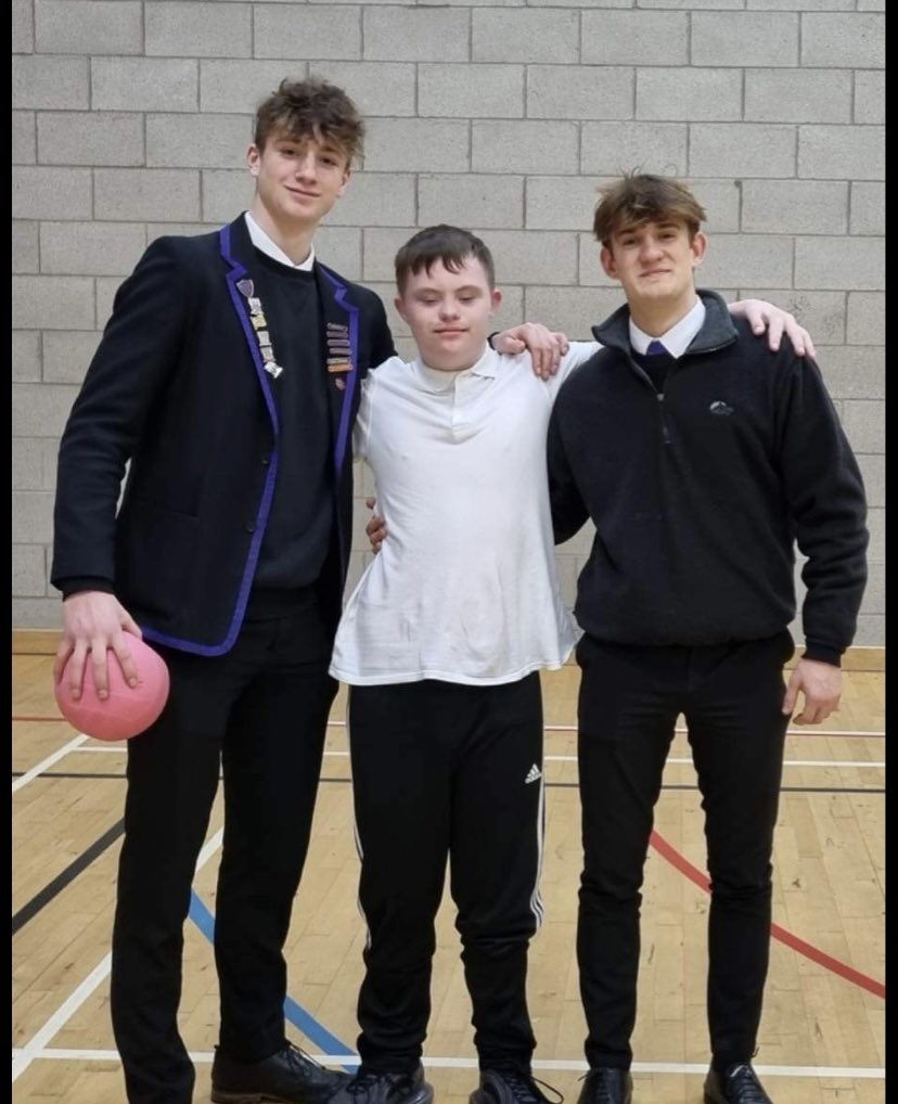 Miss Robertson tweet media