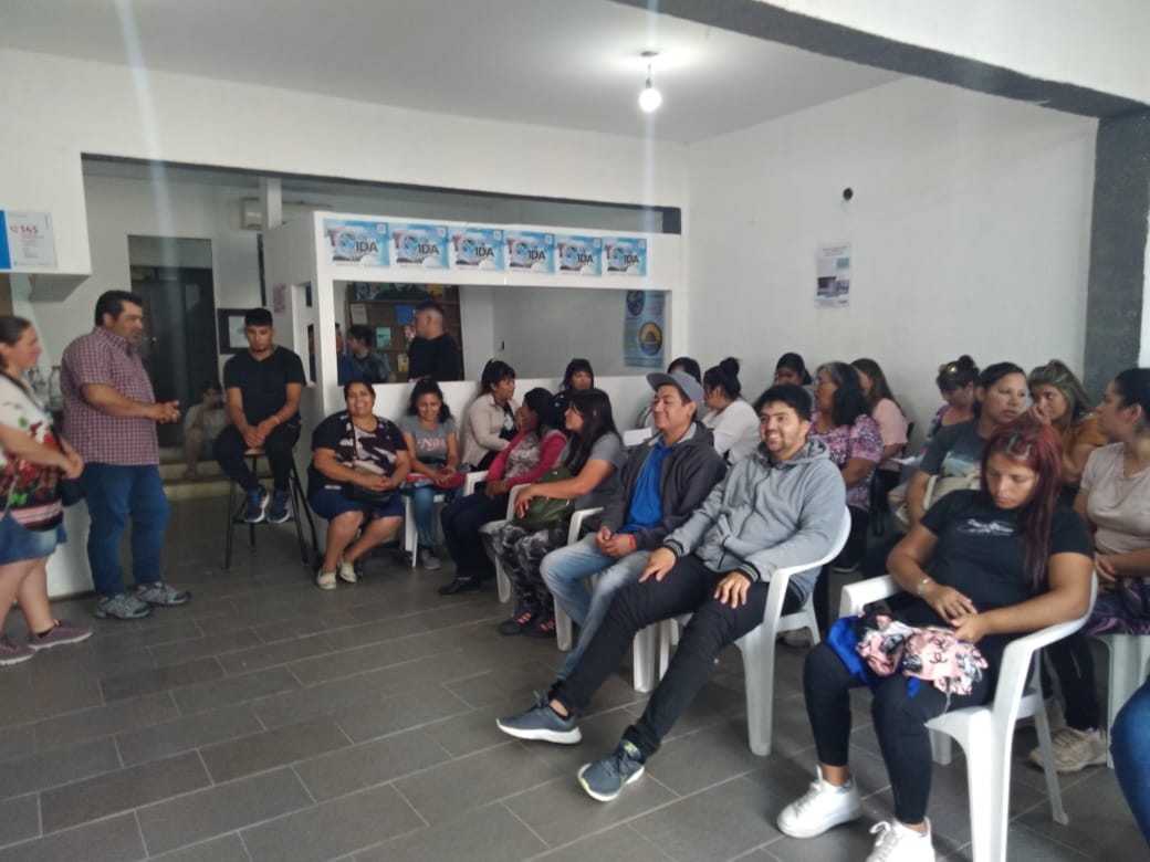 Teodorochubut's tweet photo. El Partido Vida de TRELEW sigue capacitando a fiscales para las elecciones municipales del 16 de Abril.

Una importante cantidad de personas se dieron cita.

La bienvenida y la charla introductoria, lo brindó el Candidato a 1° Concejal Julián Rodrigo Colil. https://t.co/uiVGoYqYfZ