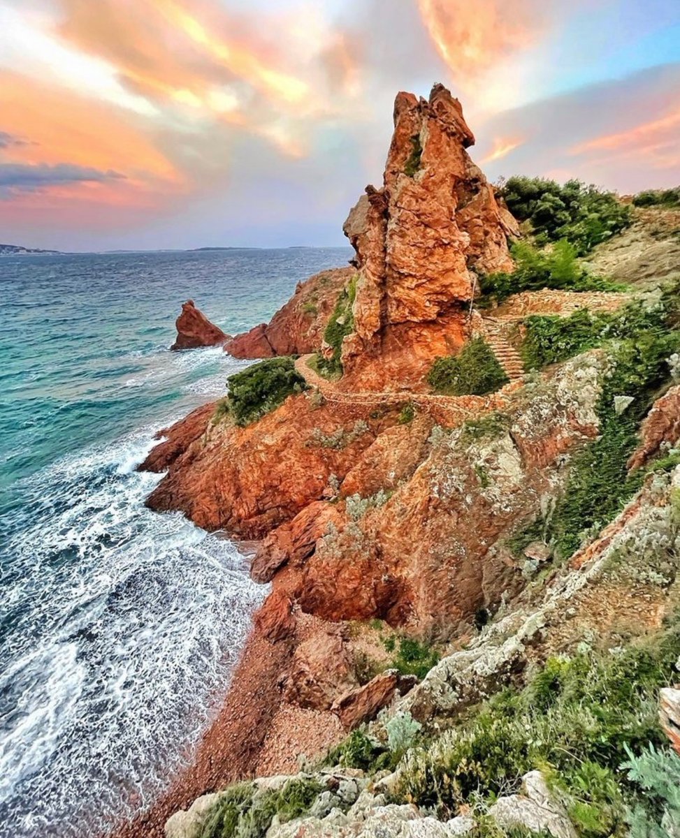 RadioEmotion_'s tweet photo. 🌊 BONJOUR

On termine la semaine avec ce superbe cliché de #TheouleSurMer, capturé par @benlamotte_ 😍

#CotedAzurFrance #FrenchRiviera #Photography https://t.co/eZXy0xQVHu