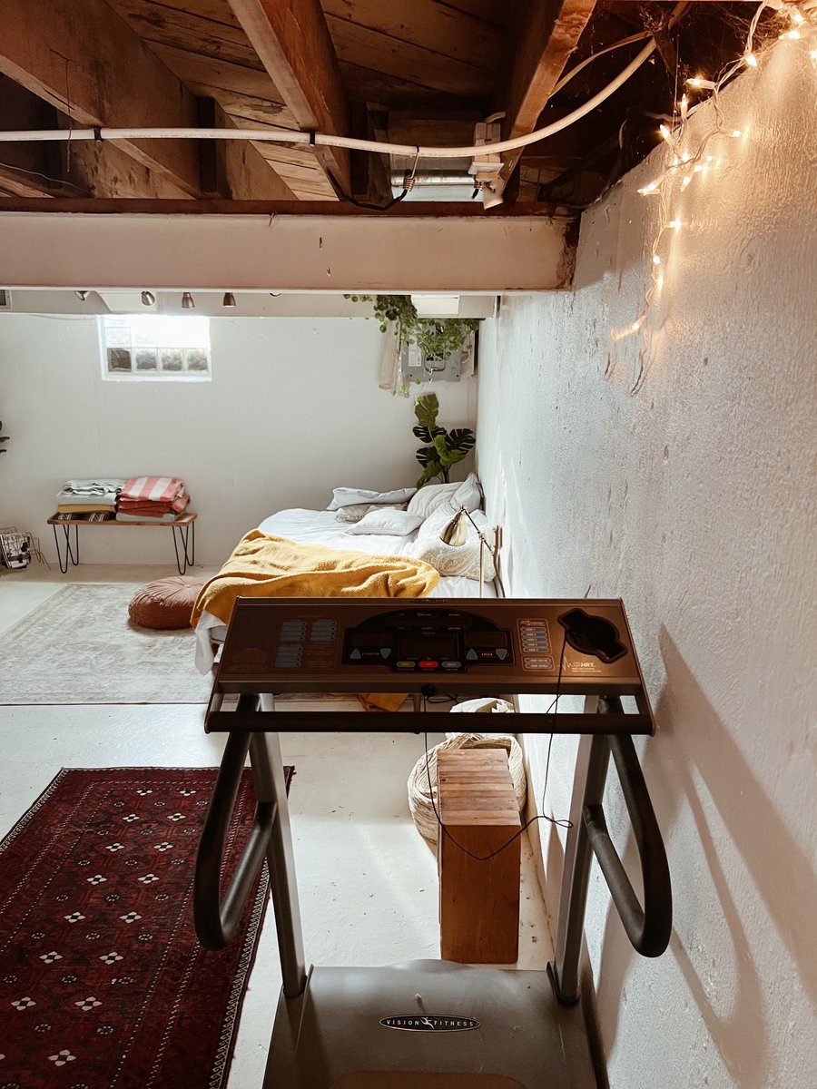 Your official Sweaty Swiftie Armpitty running playlist! Get in that. bevcooks.com/2023/02/monthl…